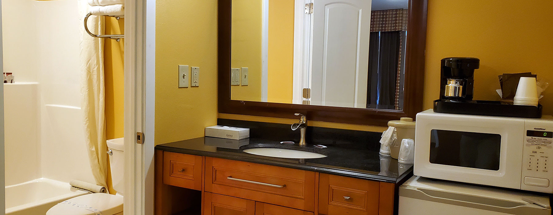 Forks Motel bathroom