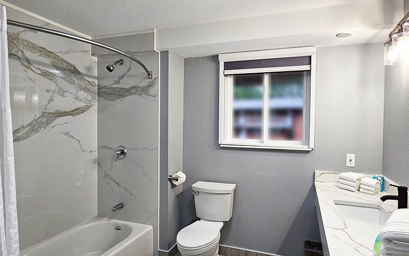 1 bed junior suite bathroom