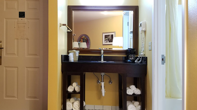 2 Deluxe Bed Motel Room vanity