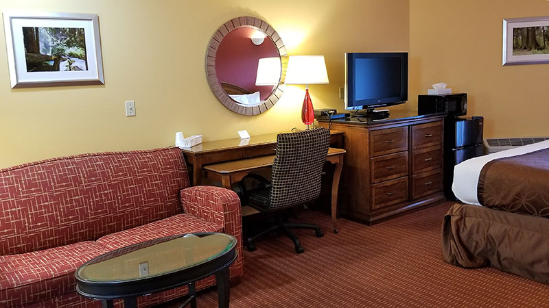 Deluxe King Room work area