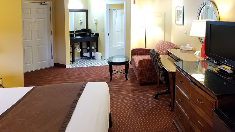 Deluxe King Room view to bathroom