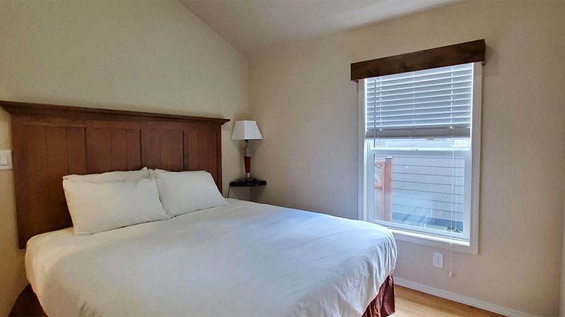 Pacific Cabin bedroom