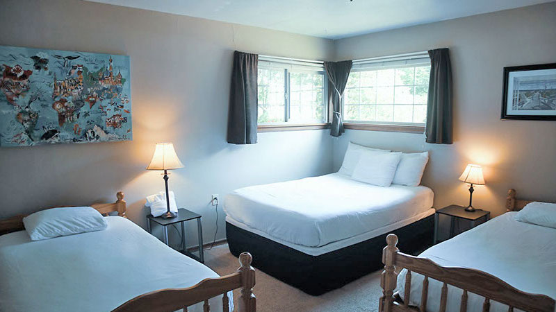 Whale Cabin 3 bed bedroom