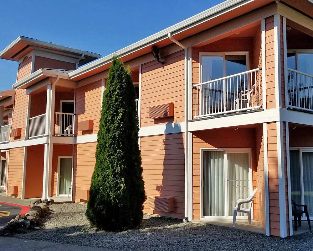 Dew Drop Inn exterior of rooms